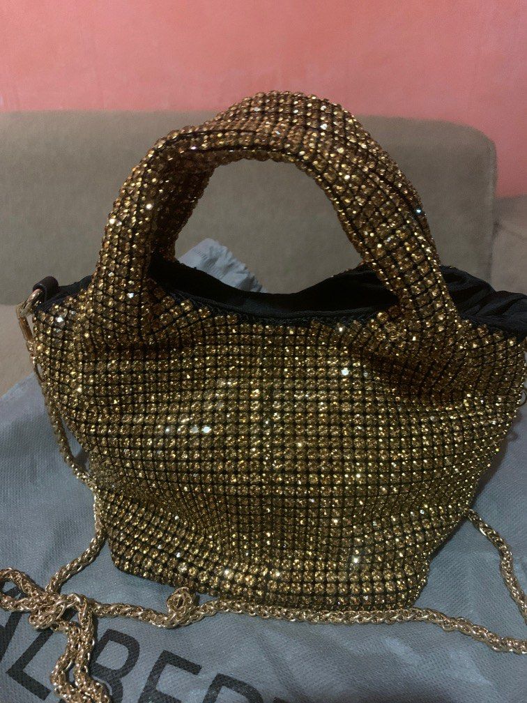 Albertos crystal bag (Category: Luxury Bags & Wallets) located in San Juan City. Submitted by ywkly (Listing ID 1223328419, Image 2). Description: Orig prize 5000.