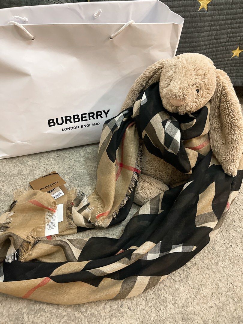 Authentic】Brand New Burberry classic wool silk scarf, Women's Fashion,  Watches & Accessories, Scarves on Carousell