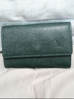 Authentic Daily Pouch LV M62937 like new, Luxury, Bags & Wallets on  Carousell