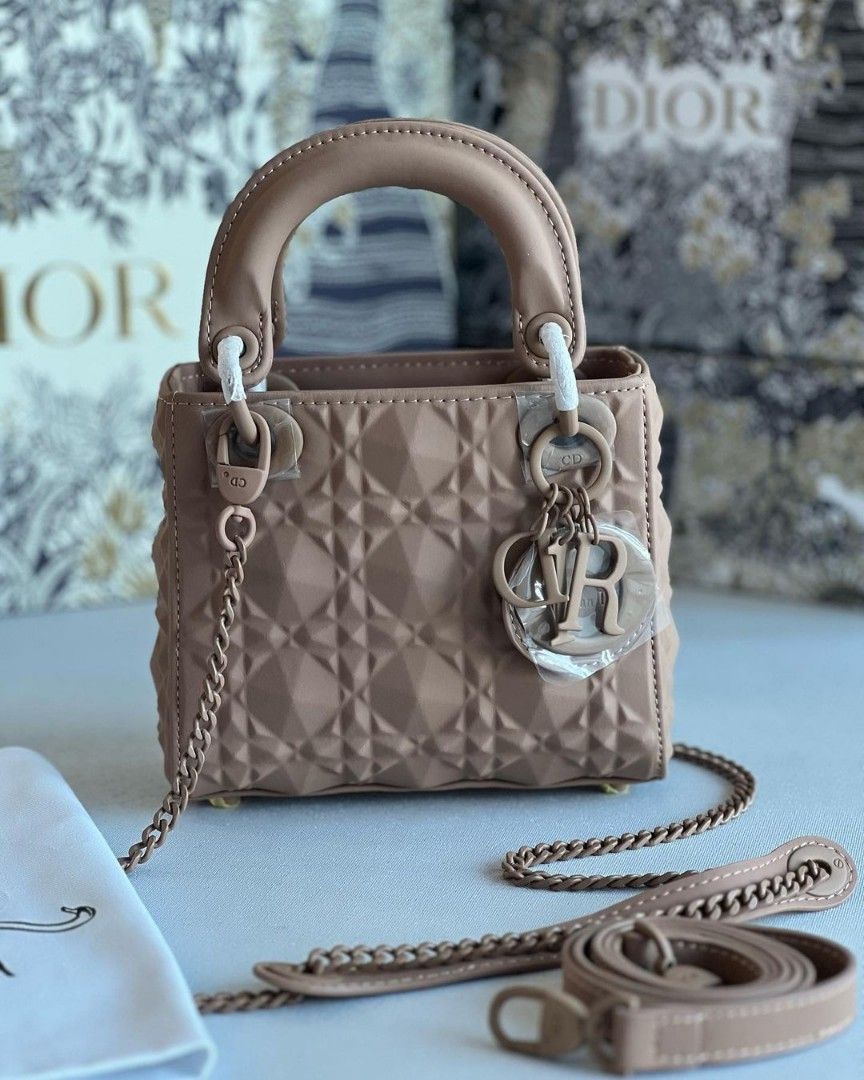 Dior mini Bags (Category: Women's Bags & Wallets) located in Bangor. Submitted by charlotted47032 (Listing ID 1223383224, Image 2). Description: .