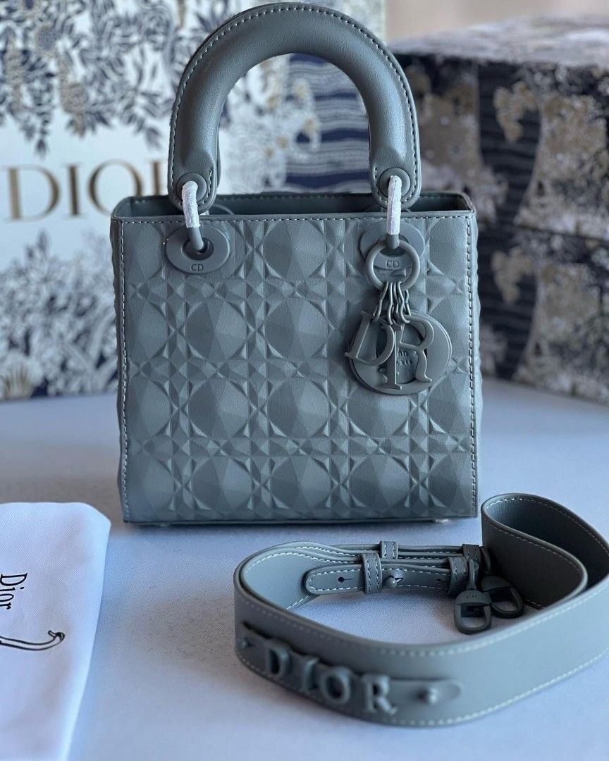Dior mini Bags (Category: Women's Bags & Wallets) located in Bangor. Submitted by charlotted47032 (Listing ID 1223383224, Image 3). Description: .