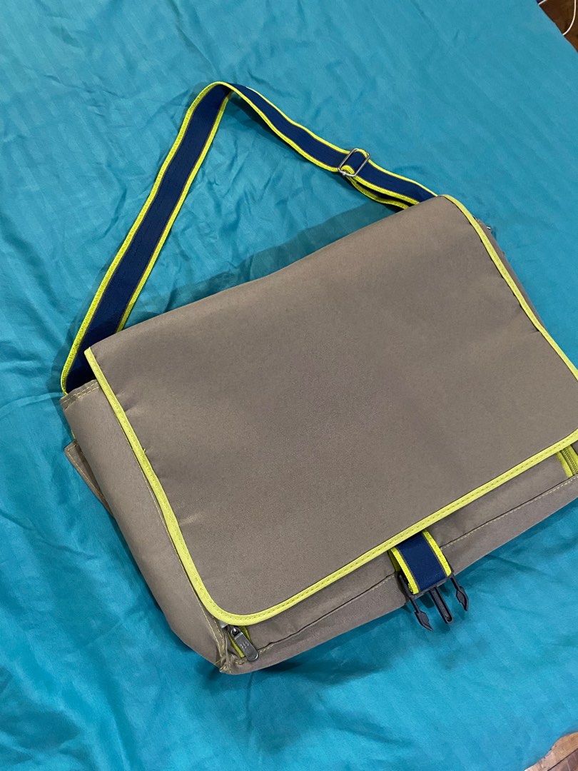 Blue Avocado Ross Messenger Bag Laptop Bag Padded Bag 1415