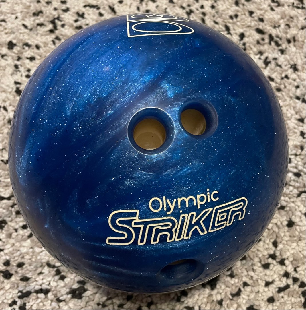 Bowling ball 10.25lbs, Sports Equipment, Sports & Games, Billiards