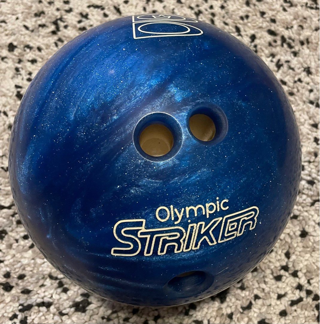 Bowling ball 10.25lbs, Sports Equipment, Sports & Games, Billiards
