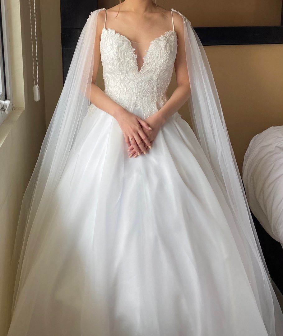 Bridal Gown in Ivory White (Category: Evening dresses & gowns) located in Caloocan City. Submitted by charm1011 (Listing ID 1223299896, Image 3). Description: .