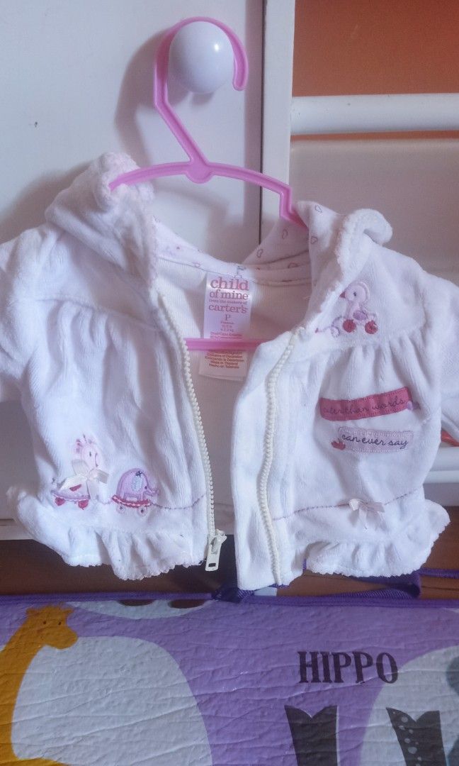 Carters Newborn Jacket (Category: Babies & Kids Fashion) located in Bulacan. Submitted by maxxinetaylor (Listing ID 1223225782, Image 2). Description: Bagong bago pa pinang pictorial lang Carters ang brand.