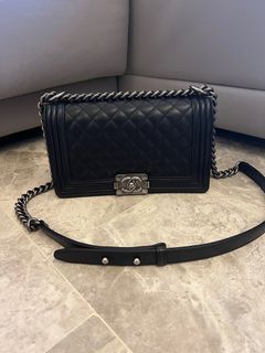 Chanel boy new medium