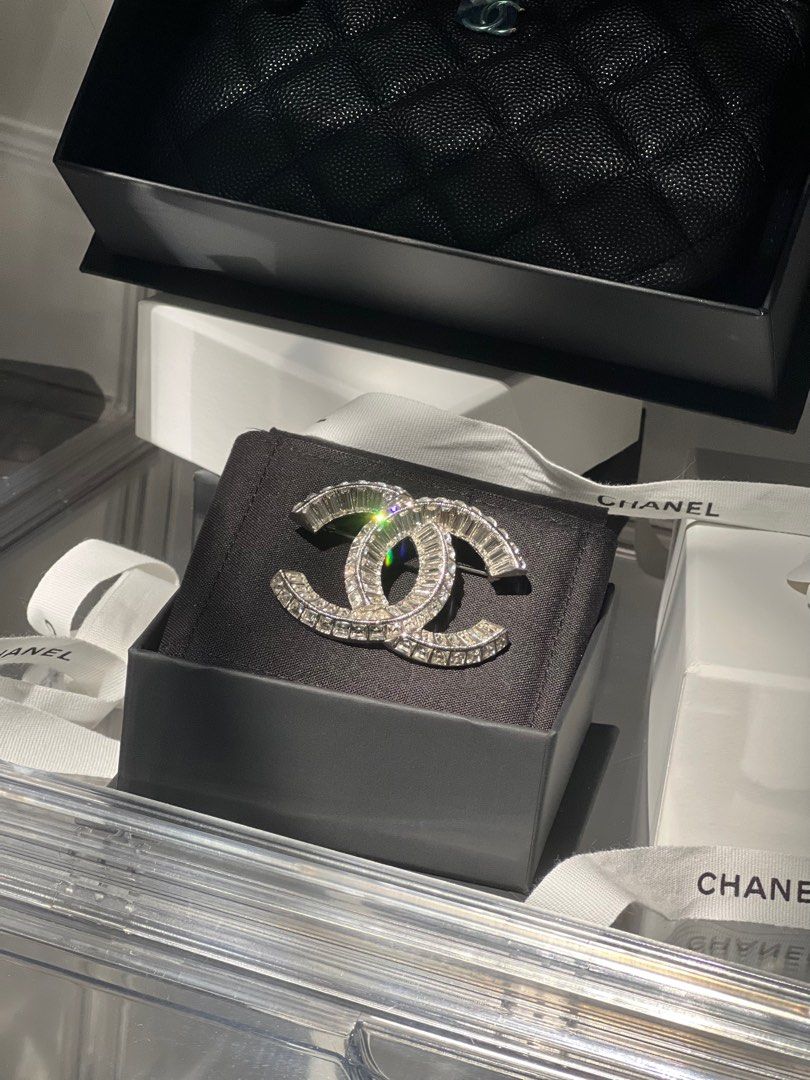 Chanel classic brooch sale
