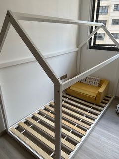 (Category: ) located in . Submitted by wardrobemes (Listing ID 1223258961, Image 1). Description: .