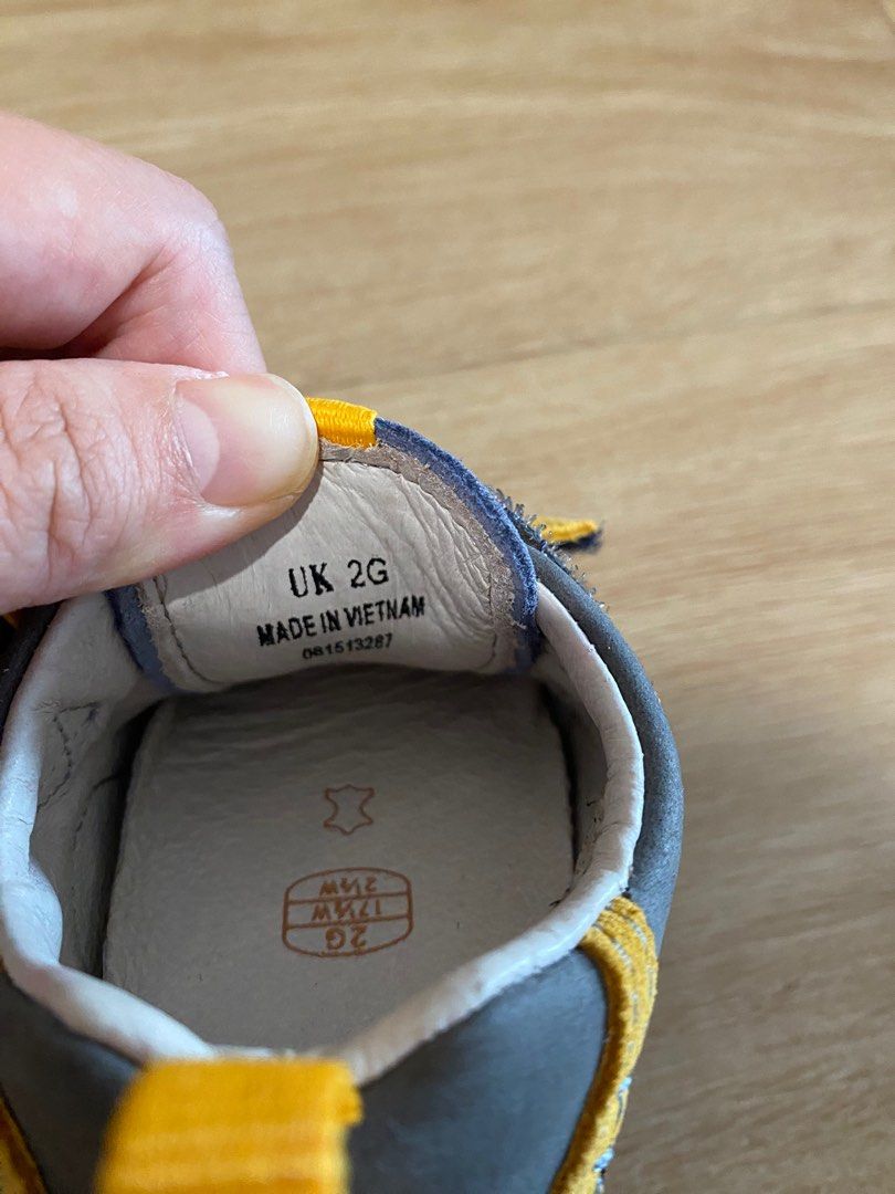 Size 2g baby shoes top