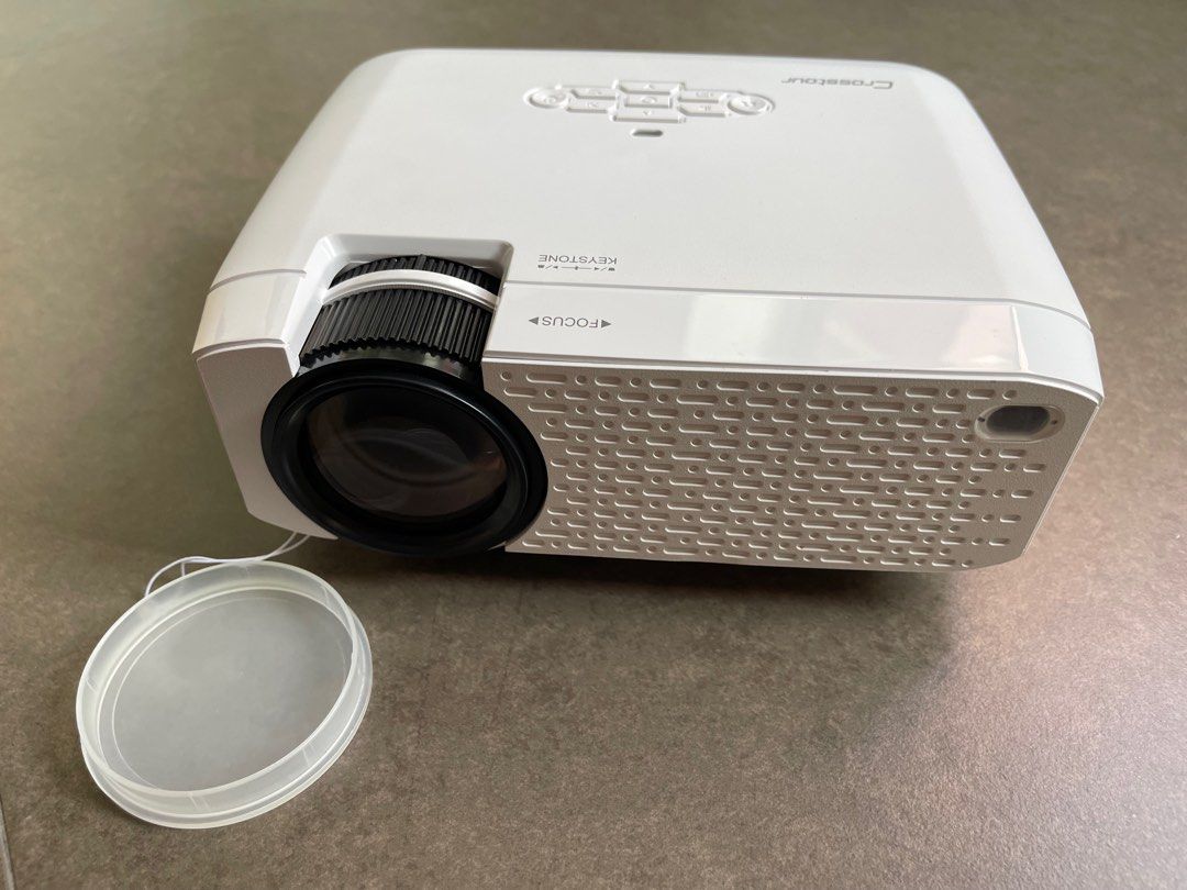 Crosstour P770 Mini Projector, TV & Home Appliances, TV & Entertainment