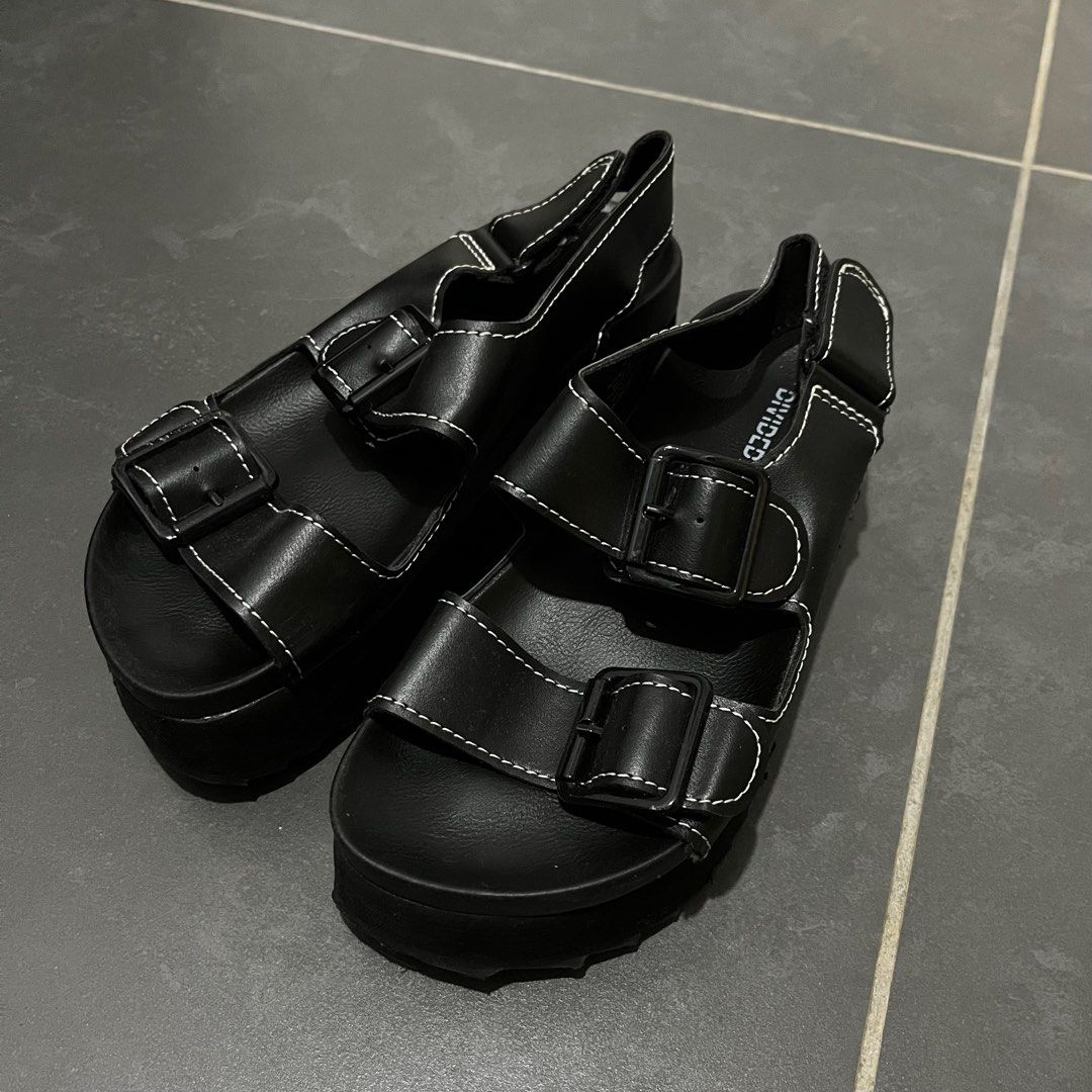 Divided sales platform sandals