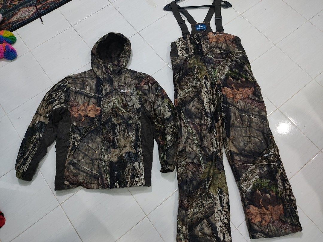 Field and stream hydroproof ultra jacket outlet
