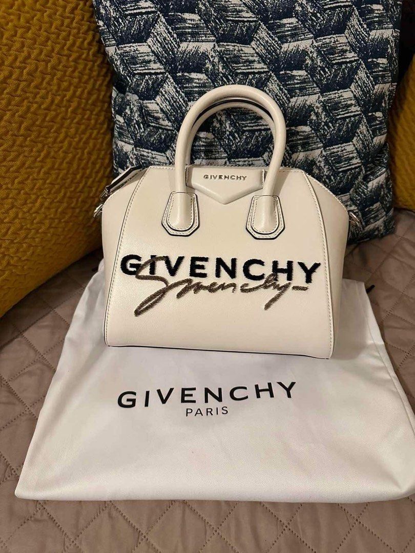 Givenchy shop signature bag