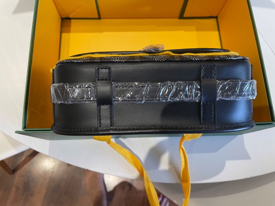 Goyard crossbody bag, Women's Fashion, Bags & Wallets, Crossbody Bags