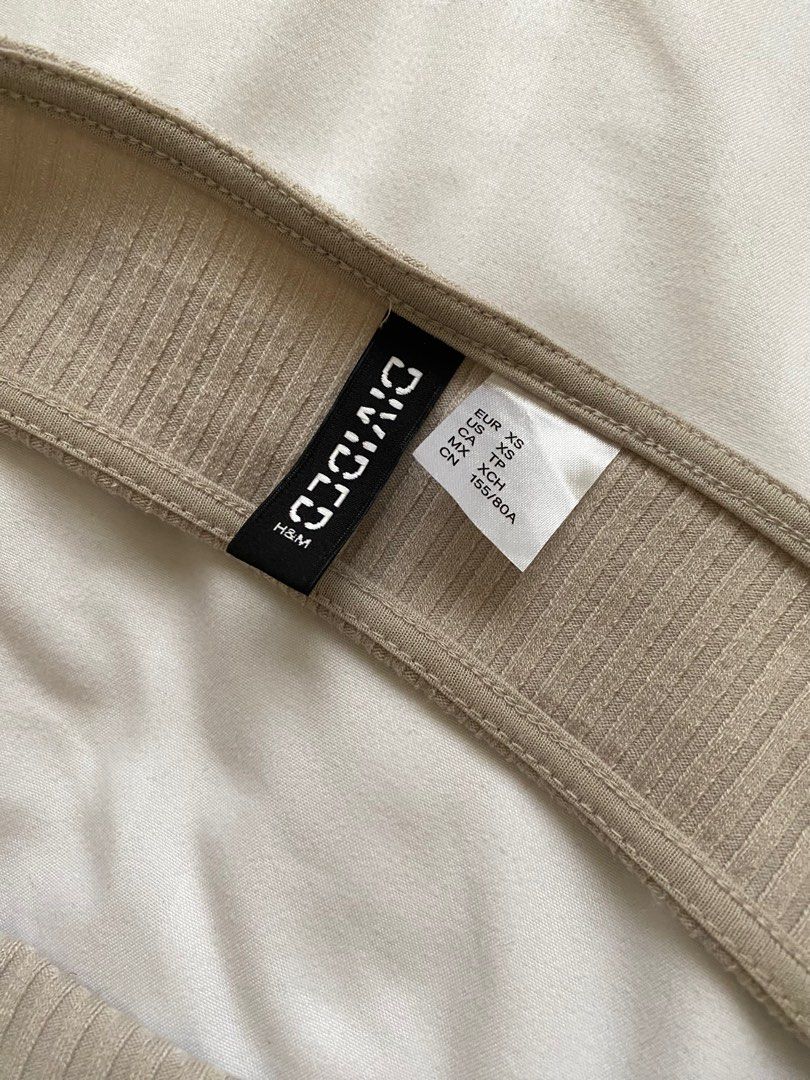 Grey h&m dress (Category: Dresses) located in Pasig City. Submitted by _matchabby (Listing ID 1223263108, Image 3). Description: .