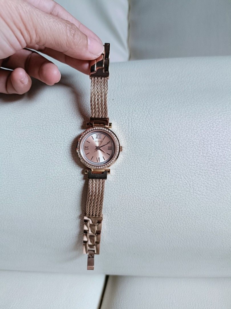 Guess w1009l3 top