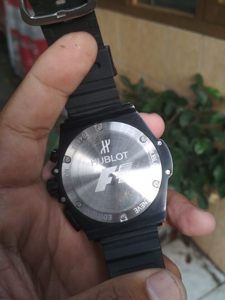 Jual jam tangan hublot F1 Fesyen Pria Jam Tangan di Carousell