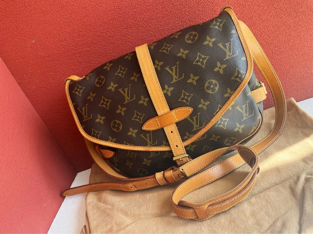 Louis Vuitton LV Vintage Denim Saumur 30 Crossbody Shoulder Bag, Luxury,  Bags & Wallets on Carousell