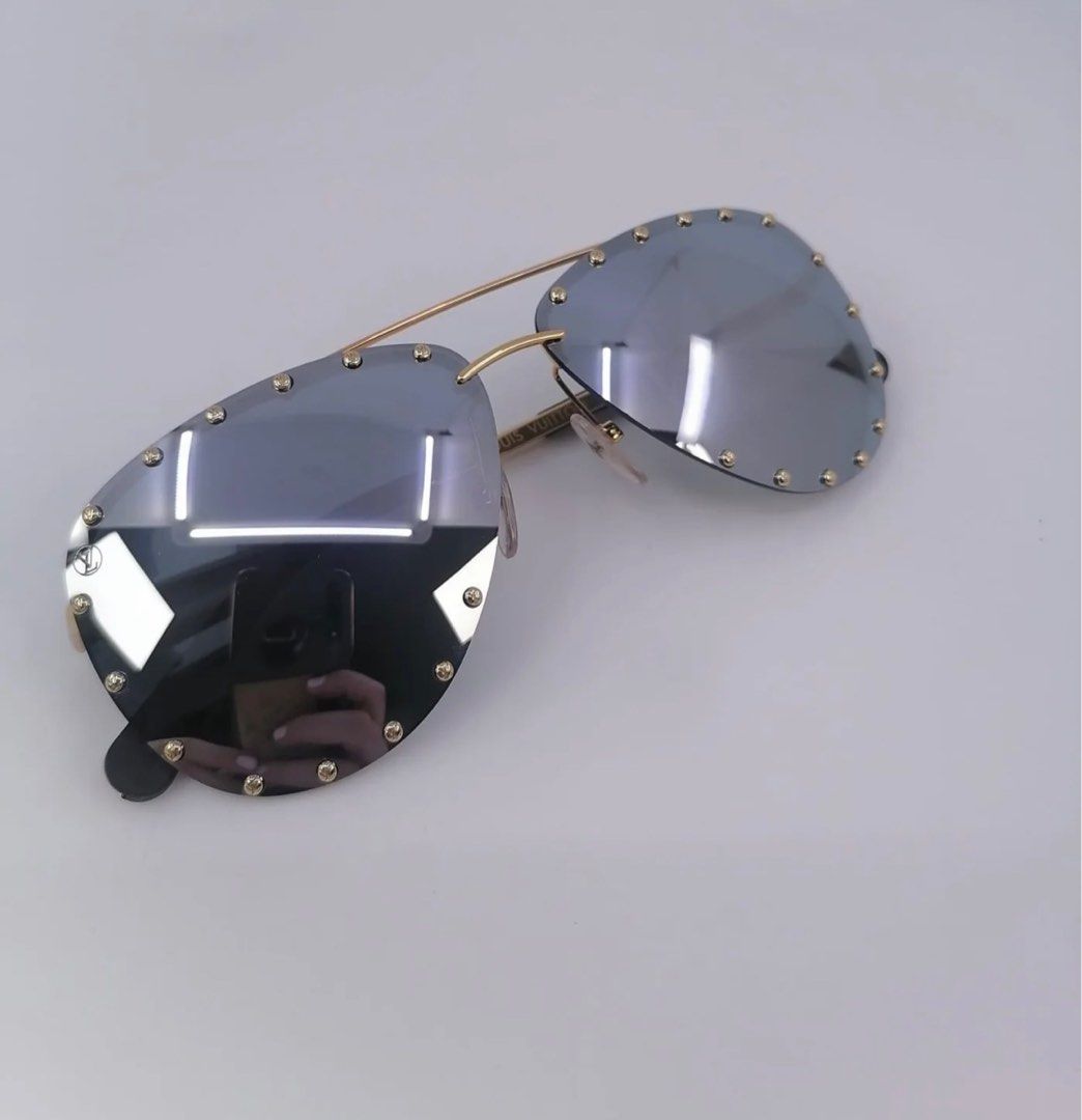 Foot Ideals Ph - On hand!!! LV clear party sunglasses Size: E 📌  Disclaimer: Footideals is not affiliated with any of the brand names posted  in this account. All rights and registered
