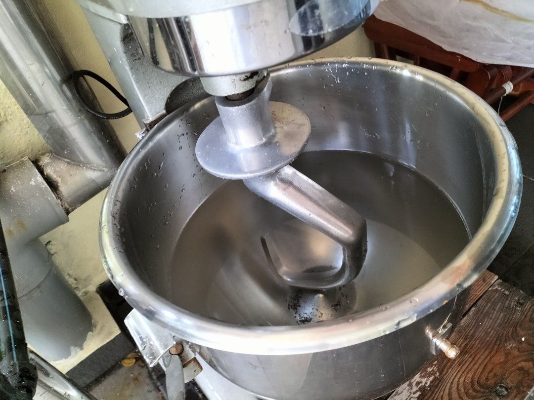 20 litre Commercial use mixer well used, TV & Home Appliances, Kitchen