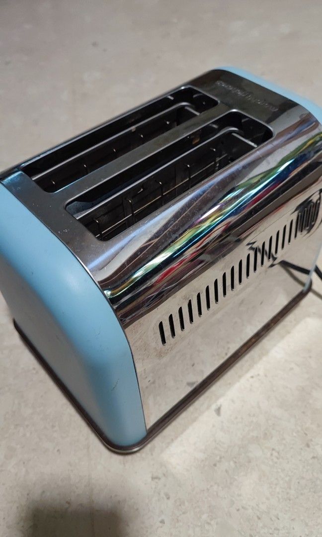 Morphy Richards Toaster in Blue barely used, TV & Home Appliances
