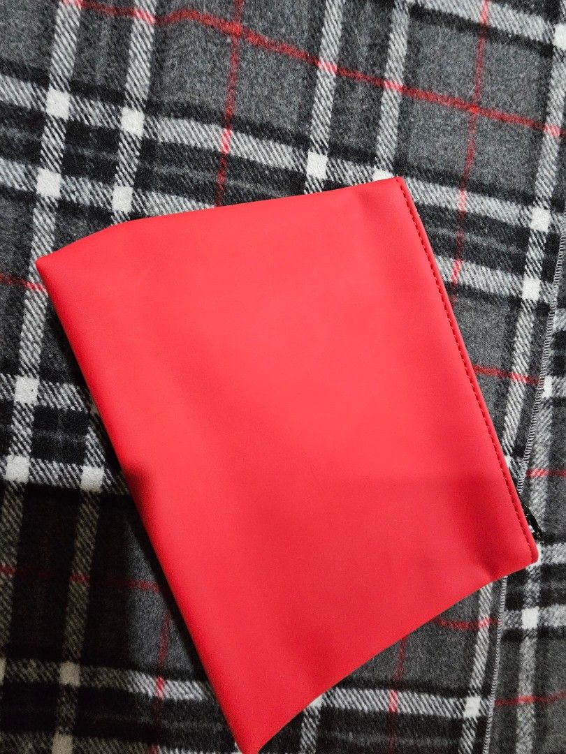 Nars Makeup Pouch (Category: Makeup) located in Bulacan. Submitted by ms.gemini (Listing ID 1223315609, Image 3). Description: Basically What u need when u travel just the right size for your on the go make ups .. I Have 3 pcs Available 🚫 Phone Not Included Used only for Size reference 🚫 pls pm for more inquiries.
