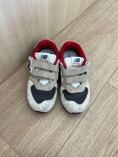 New Balance kids shoes in beige red and navy with velcro size US12 EU30 17.5cm
