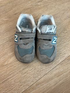 New Balance kids shoes in grey size 9US/26EU/15cm