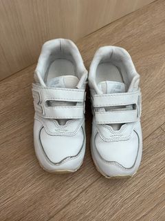 New Balance kids shoes in white velcro size US12 EU30 17.5cm