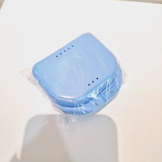 NEW BOX RETAINER CASE BLUE
