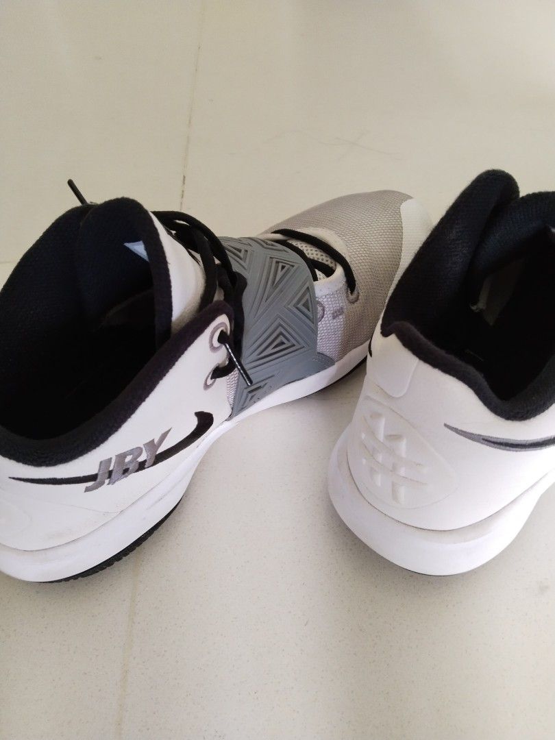 All white sales kyrie flytrap