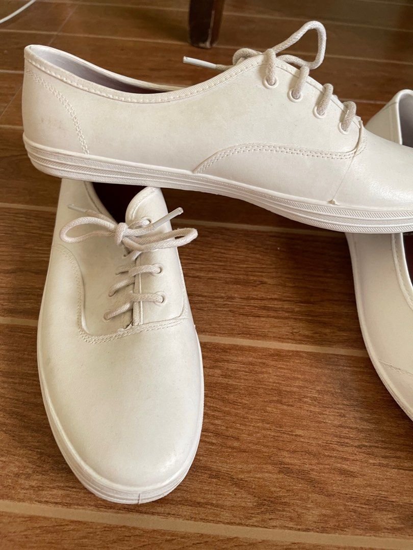 nursing shoes white shoes world balance take all easy clean water proof on Carousell