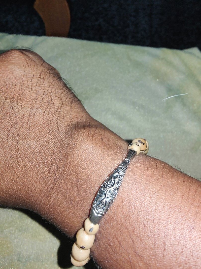 Oud solid (Category: Bracelets) located in Singapore. Submitted by wakjoe18 (Listing ID 1223258413, Image 1). Description: .