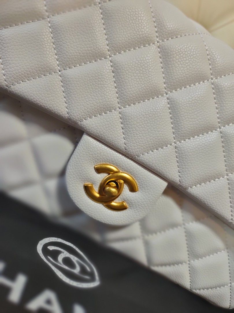 Preloved Chanel White Caviar 30cm (Category: Luxury Bags & Wallets) located in Cebu City. Submitted by elcoleccion21 (Listing ID 1223232610, Image 3). Description: Japan source chanel Double flap 💯 genuine leather 👍 in pristine condition 🎌 walang issue.