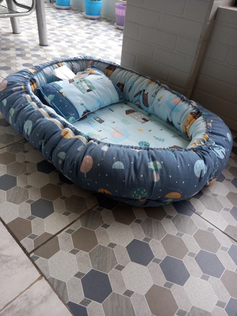 Kuma kuma baby bedding top