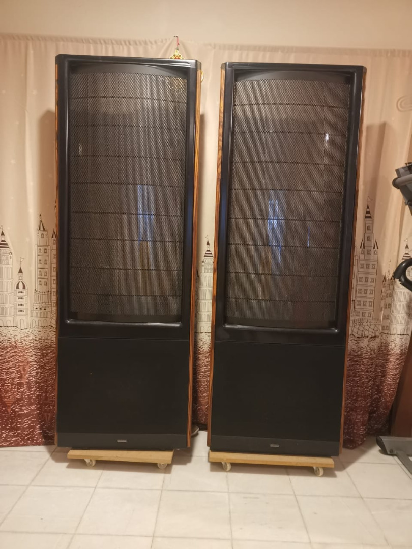 Rare Martin Logan Monolith III Hybrid Electrostatic Speakers in excellent condtion