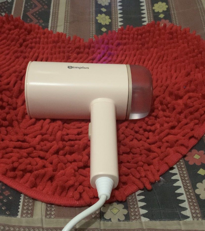 Simplus Steamer Iron, TV & Home Appliances, Irons & Steamers on Carousell