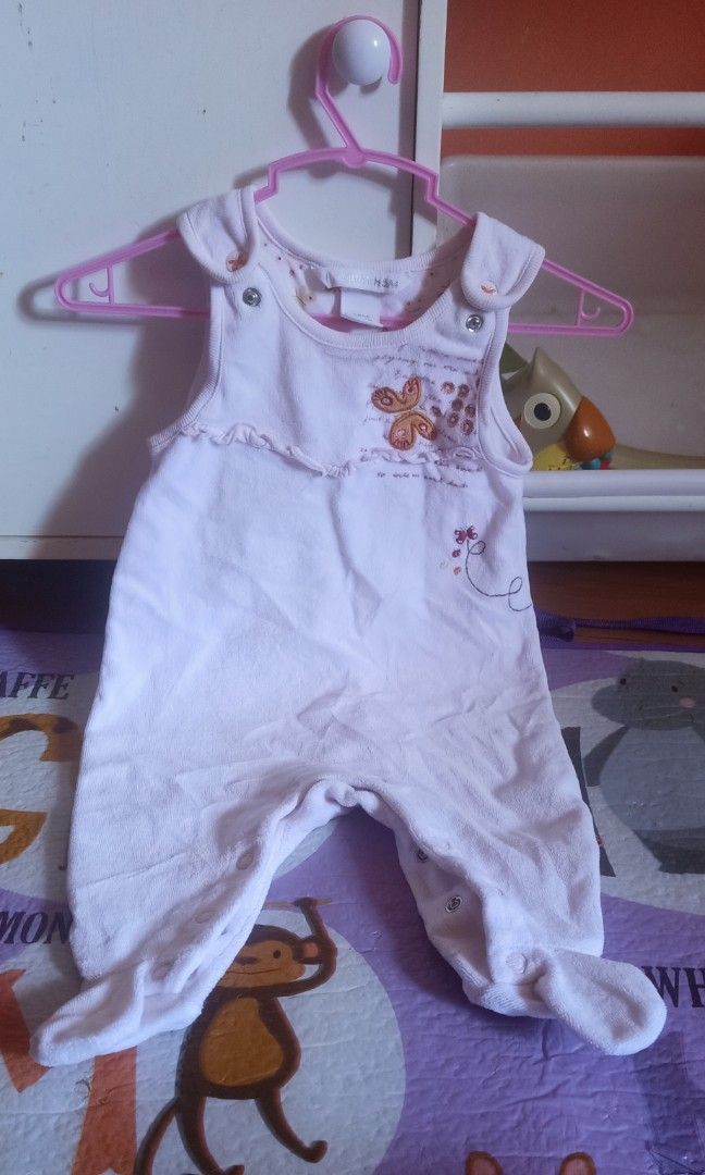 Sleeveless Jumpsuit (Category: Babies & Kids Fashion) located in Bulacan. Submitted by maxxinetaylor (Listing ID 1223226434, Image 3). Description: maganda yung tela nya makapal.