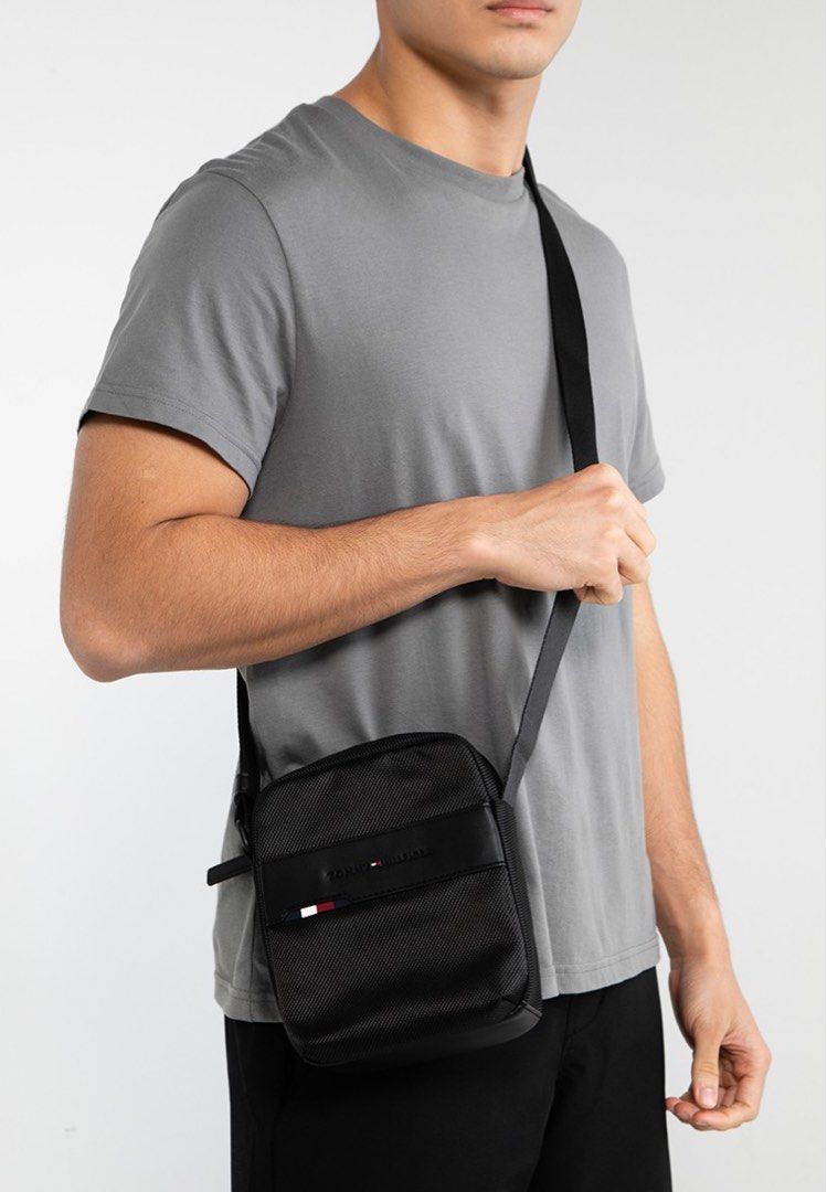 tommy hilfiger 1985 mini reporter bag