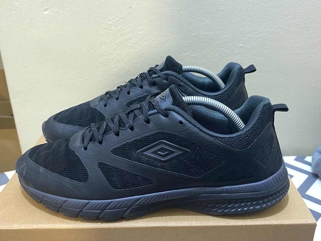 Umbro walking shoes online