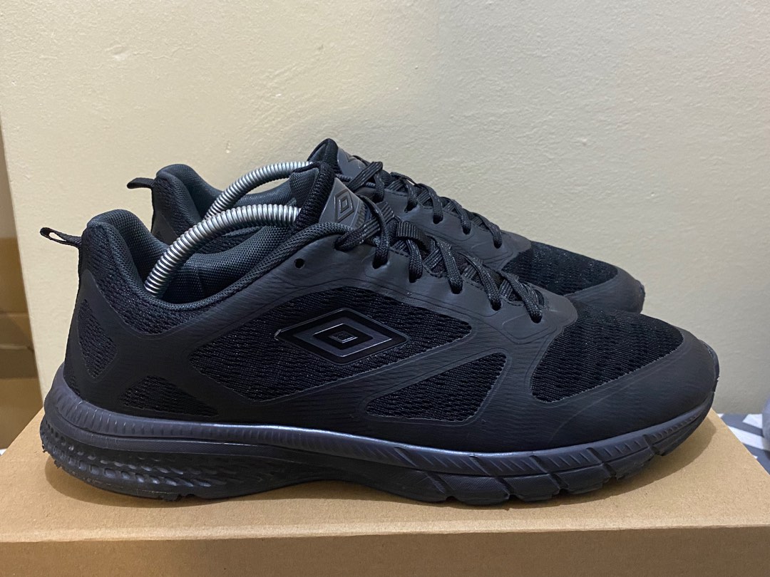 Umbro walking shoes on sale
