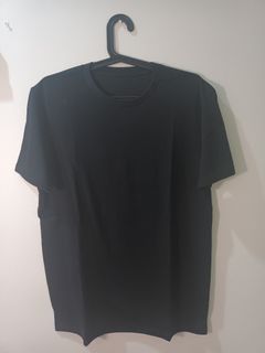 Uniqlo Basic Tee