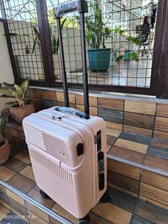 *Usb Port Handcarry Luggage With Gadget Compartment Rubber Wheels Silent 3digit security Lock 360 smooth rotation wheels