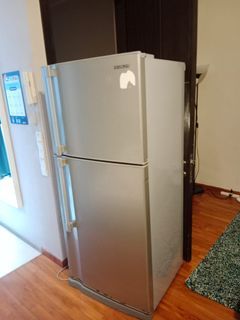 Used fridge for selling working good condition and we will free delivery -120$