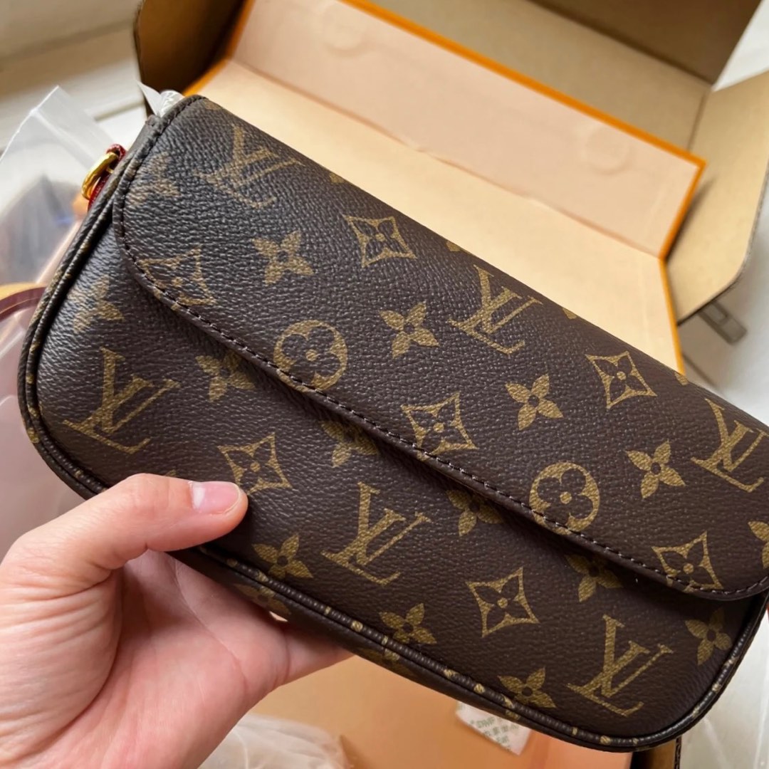 Louis Vuitton wallet on chain ivy M81911, Luxury, Bags & Wallets on  Carousell