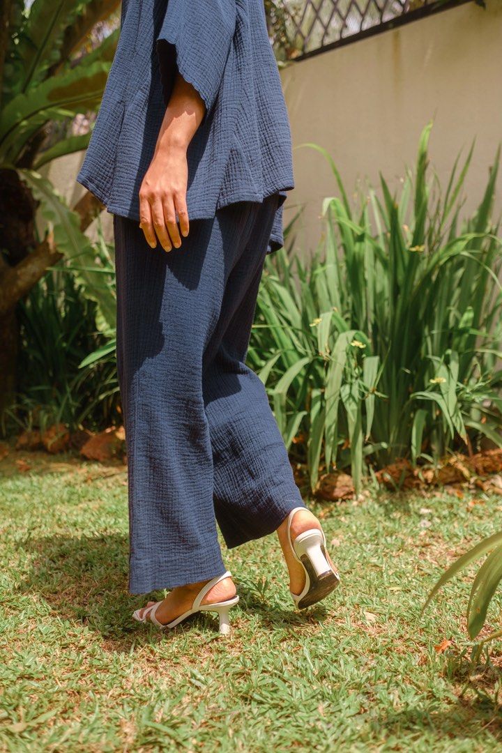 Whimsigirl Awan Cropped Flare Pants in Midnight Blue, Women's Fashion