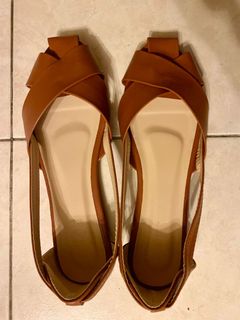 (Category: ) located in . Submitted by hawardrobe (Listing ID 1223342011, Image 1). Description: .
