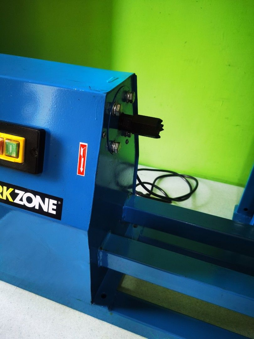 Wood lathe machine on Carousell