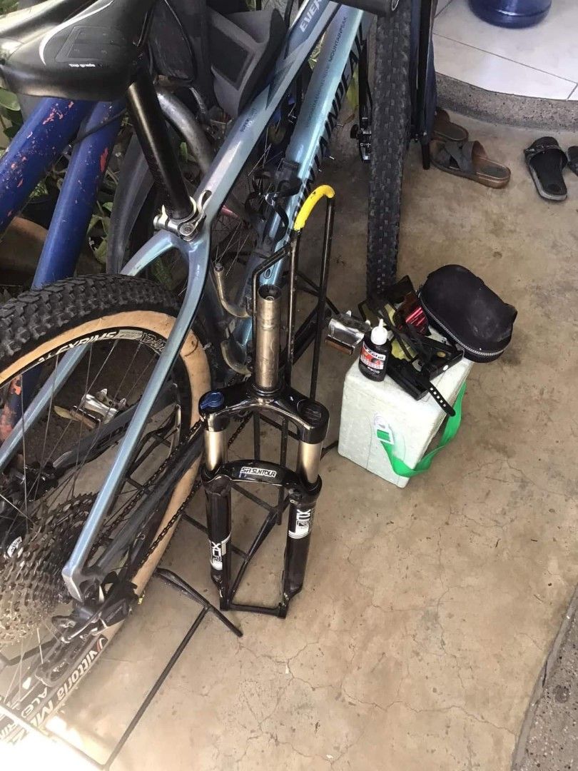 XCR FORK sountour for bike STANCHION ONLY, Sports Equipment, Bicycles